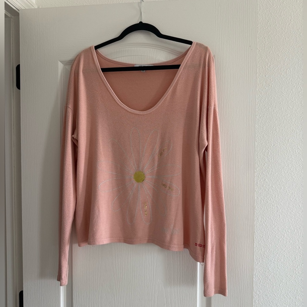 Peace love world beautiful Daisy top